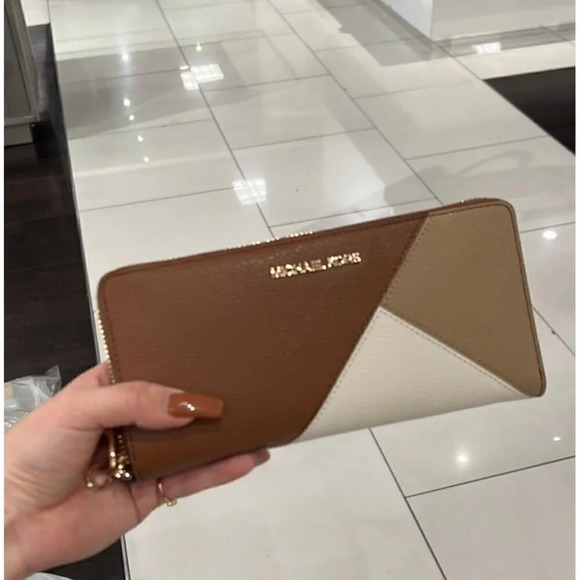Michael Kors travel continental large wristlet wallet Luggage Multi - Picture 1 of 8